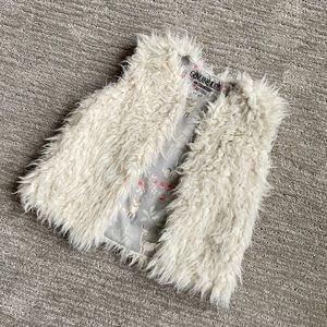 Fluffy faux sherpa girls vest by Osh Kosh sz 4T-5T